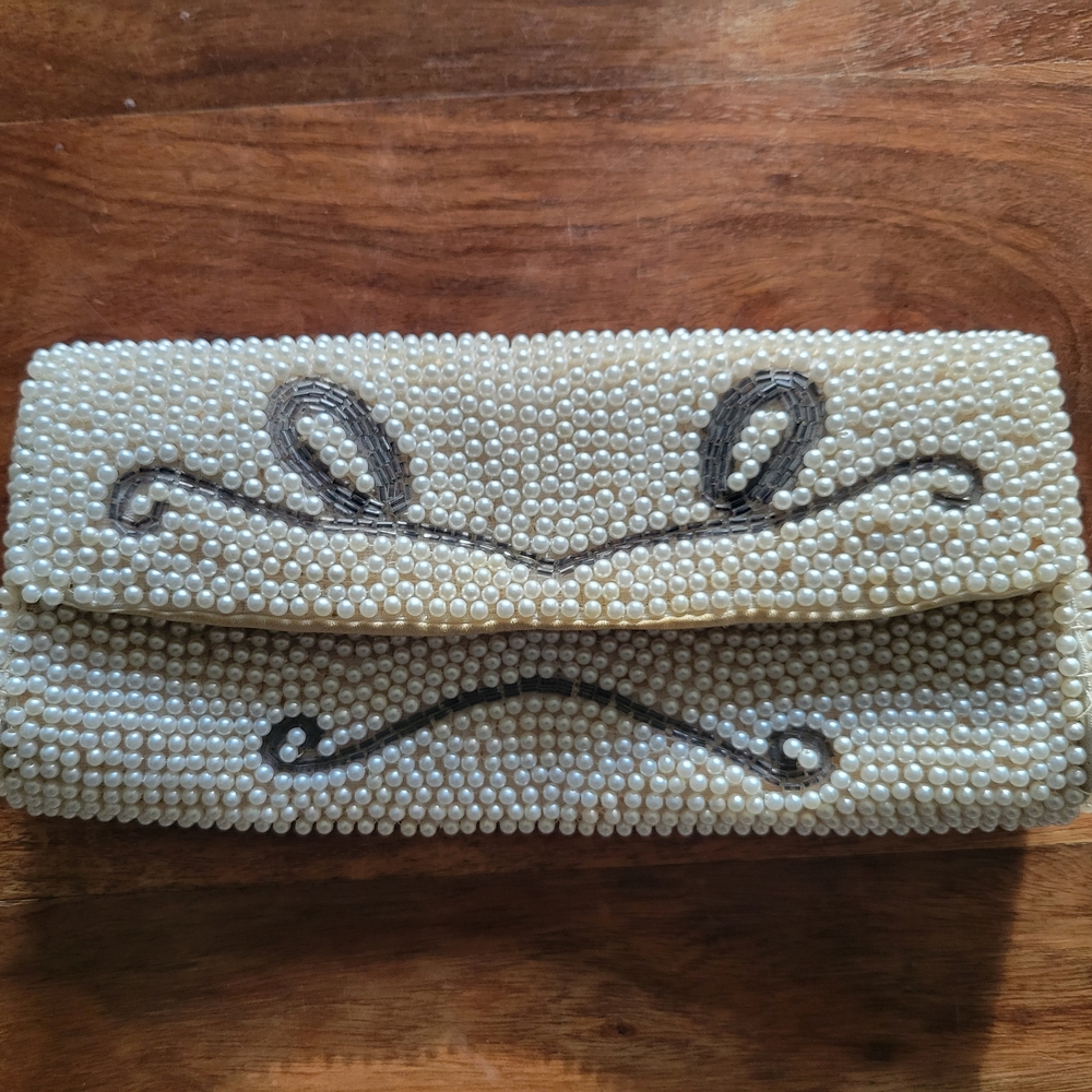 Vintage Mid-Century Elegant Cream Beaded Clutch